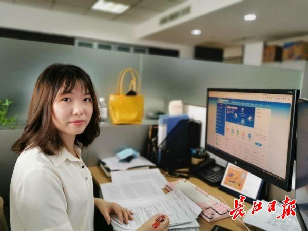 文献探索先锋，科技前沿的英文文献智能检索系统