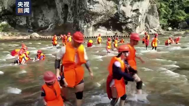福建高温下的励志故事，热浪中的自信与成就感之源