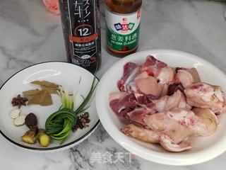 独家秘制，最新红烧猪蹄做法，美味佳肴呈现眼前