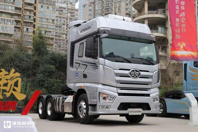 最新款解放jh7牵引车，温馨旅程的可靠伙伴