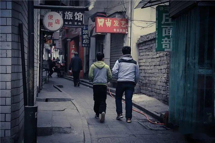 小巷深处的特色小店成长记，最新上半年工作总结报告
