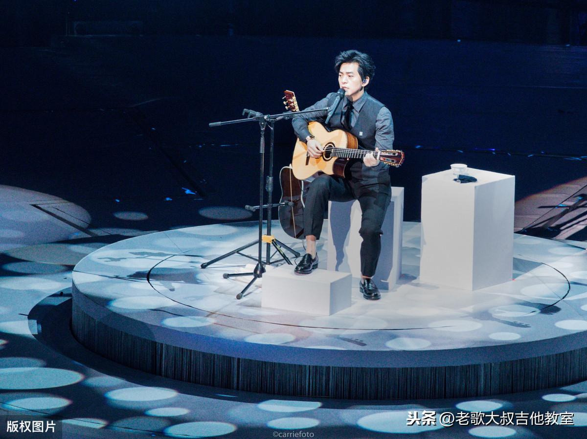 最新流行歌曲吉他弹唱指南，轻松上手，吸引全场目光！