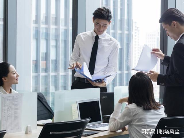 00后职场最新动态，小李的职场奇遇记
