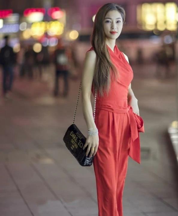 最新街拍气质美女，文化现象的深度解读与赏析