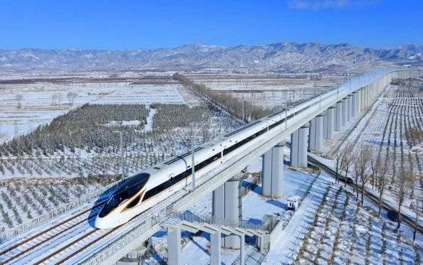 国家最新建高铁探索，小巷美食之旅的启程