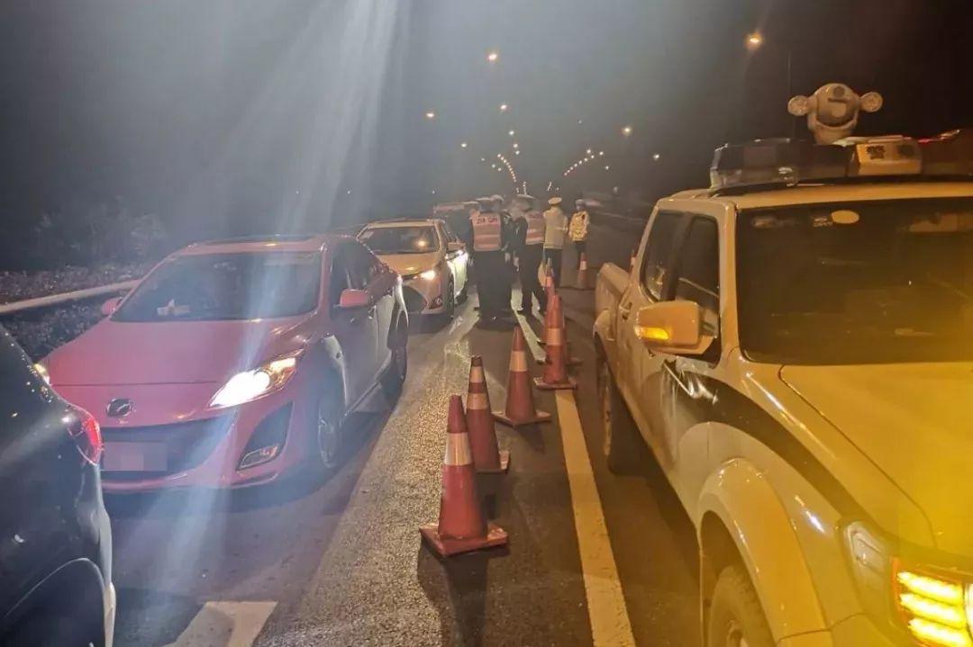 酒驾直播现场最新报道，心灵之旅探访自然美景，远离尘嚣的一场直播