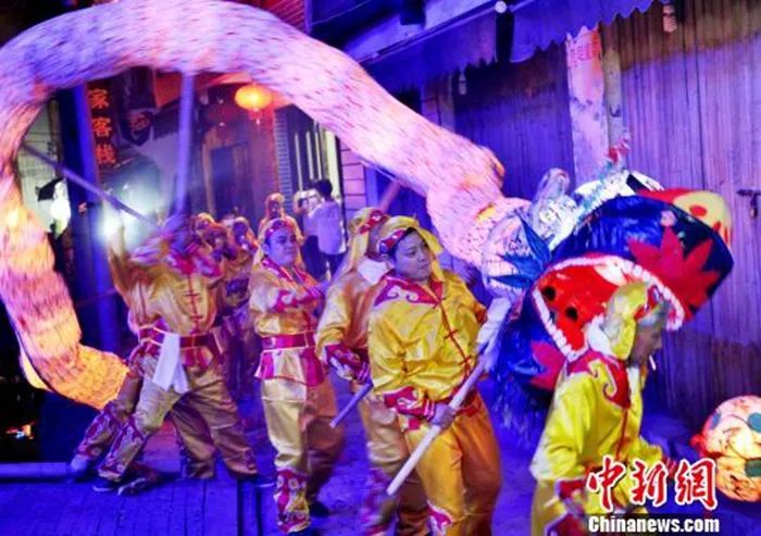 中秋节最新舞蹈，舞动变化，自信之光闪耀节日之夜