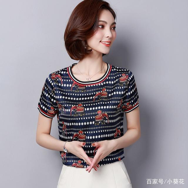 最新款上衣女，时尚潮流的多元选择