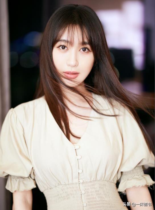 李菲儿星途璀璨，事业高歌猛进，最新消息回顾 2017年动态